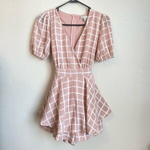 girly pink romper with bow, size XS 🎀